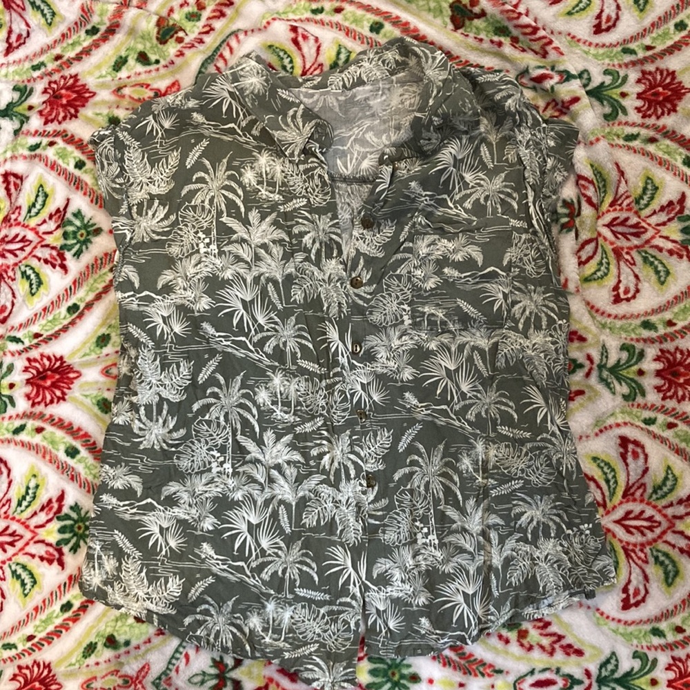 Hawaiian shirt 🌺